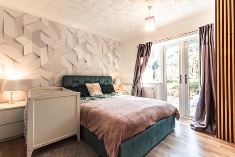 Cross Road, Southampton SO19 2 bed maisonette for sale