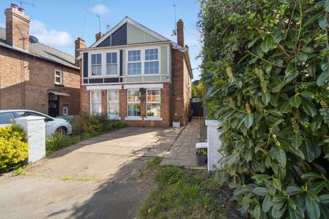 Yates Hay Road, Malvern... 2 bed semi