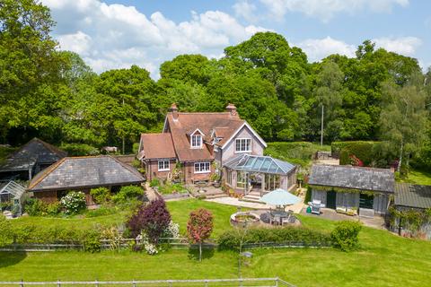 Lyndhurst SO43 4 bed detached house for sale