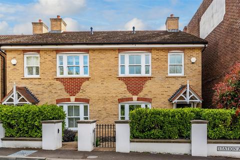 STATION APPROACH, EAST HORSLEY, KT24 3 bed house for sale