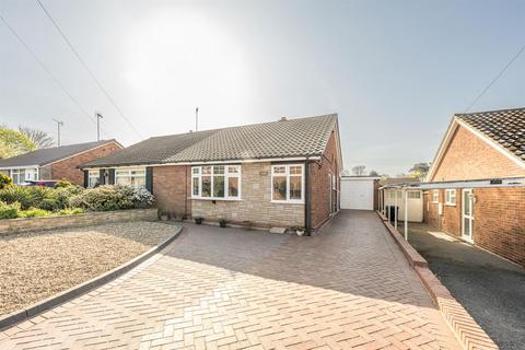 Fairlawn Drive, Kingswinford, DY6 9PE 2 bed semi