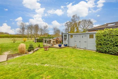 Grove Cottages, Maidstone ME15 4 bed end of terrace house for sale