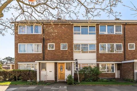 Courtlands Avenue, London SE12 2 bed maisonette for sale