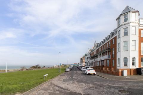 Lewis Crescent, Cliftonville, CT9 2 bed flat for sale