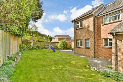 Waldron Drive, Maidstone ME15 4 bed semi