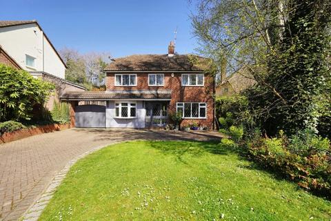 Blythwood Gardens, Essex CM24 5 bed detached house for sale