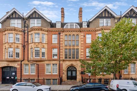 Warwick Mansions, Cromwell Crescent... 1 bed flat for sale