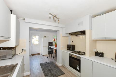 Blackwell Farm Road, East Grinstead... 4 bed semi