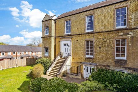 Royal Earlswood Park, Redhill, Surrey 2 bed apartment for sale