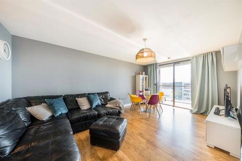 Palmers Road, London E2 2 bed flat for sale