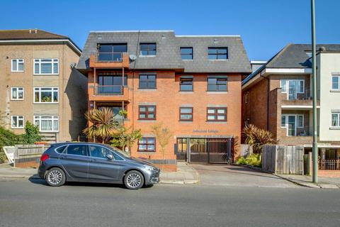 80 Station Road, New Barnet, EN5 2 bed apartment for sale