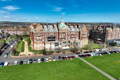 The Leas, Folkestone, CT20 2 bed flat for sale