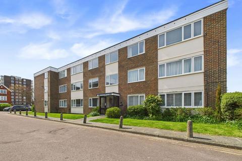 Sheldon Court, Bath Road, Worthing, BN11 2 bed flat for sale