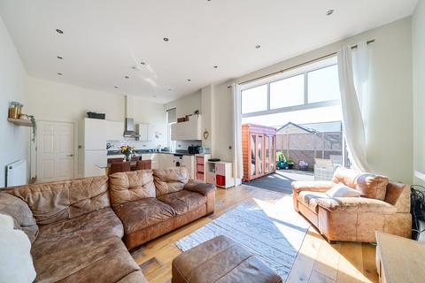White Horse Hill, Chislehurst 2 bed apartment for sale
