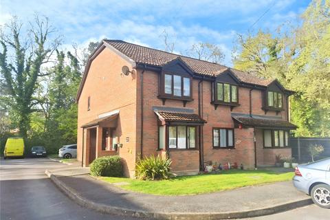 St Michaels Close, Fleet, Hampshire 1 bed maisonette for sale