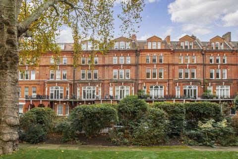 Elm Park Gardens, London SW10 3 bed flat for sale