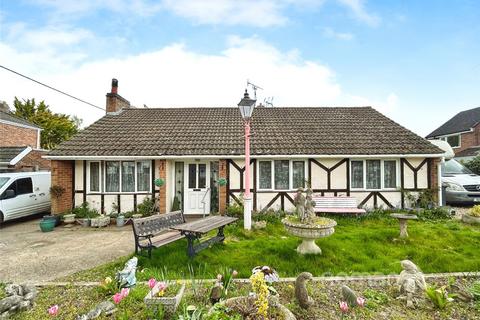 Cranford Park Drive, Yateley, Hampshire 3 bed detached house for sale