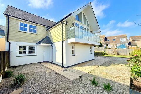 St. Nazaire Close, Falmouth TR11 4 bed link detached house for sale