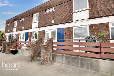 Annett Close, Shepperton 3 bed maisonette for sale