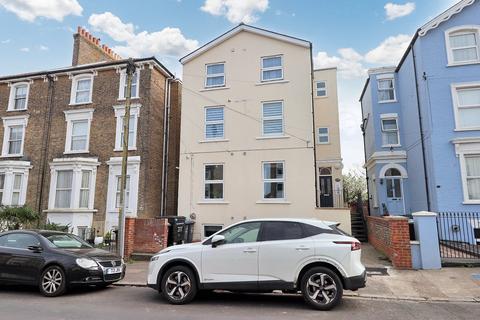 St. Mildreds Road, Ramsgate, Kent, CT11 2 bed apartment for sale