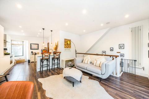 Kingston Road, London SW19 2 bed flat for sale