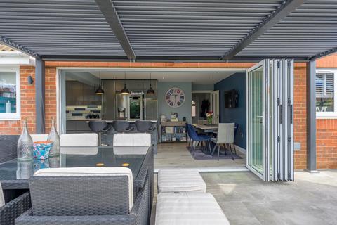Hawkers Close, Southampton, SO40 5 bed detached house for sale