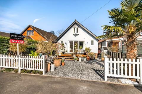 Felix Lane, River Ash Estate, Shepperton 2 bed detached house for sale