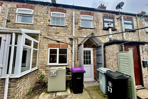 High Street, Corby Glen, NG33 2 bed terraced house for sale