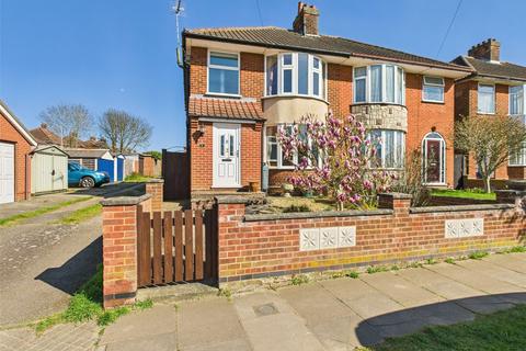 Dereham Avenue, Ipswich, Suffolk, IP3 3 bed semi