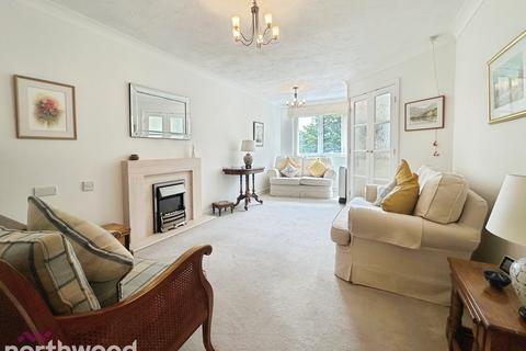 Madingley Court, Cambridge Road... 2 bed flat for sale