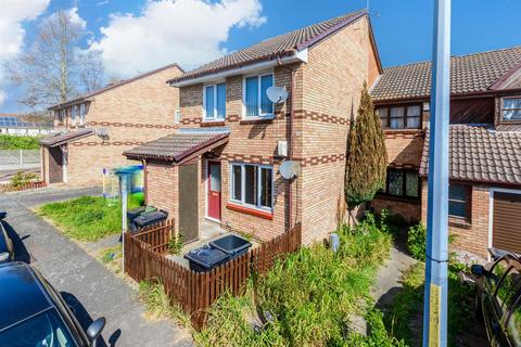 Damigos Road, Gravesend, Kent 1 bed ground floor maisonette for sale