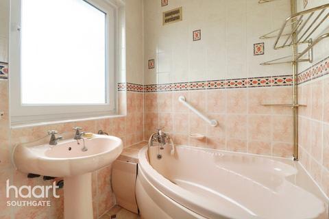 Osidge Lane, London 4 bed end of terrace house for sale