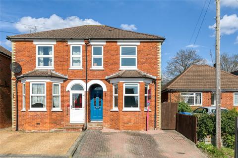 Cambridge Road, Crowthorne... 3 bed semi
