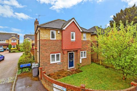 Maidstone Road, Hadlow, Tonbridge, Kent 3 bed detached house for sale