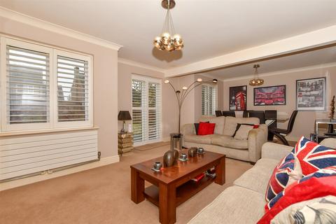 Maidstone Road, Tonbridge TN11 3 bed detached house for sale