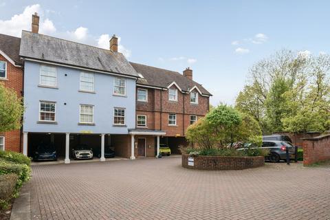 Elim Close, Bishops Waltham... 2 bed flat for sale