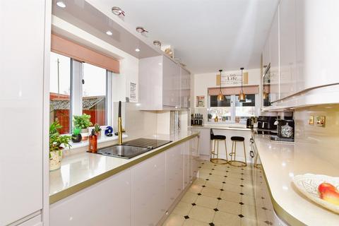 London Road, Ditton, Aylesford, Kent 4 bed semi