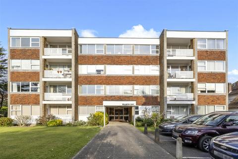 Grand Avenue, Worthing 3 bed apartment for sale
