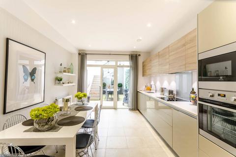 Palmerston Road, Acton, London, W3 3 bed maisonette for sale