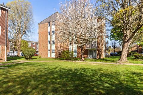 Dorchester Gardens, Worthing 2 bed flat for sale