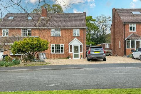 Shackleton Square, Bransgore... 3 bed semi