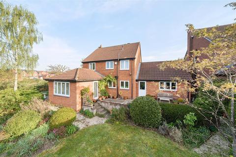 64 Falcons Way, Shrewsbury, SY3 8ZG 4 bed detached house for sale
