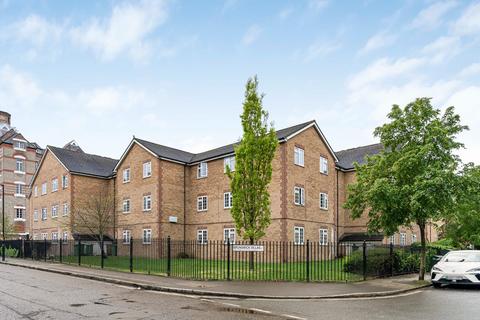 Gables Close, London, SE5 1 bed apartment for sale