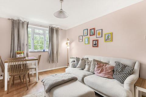 Gables Close, London, SE5 1 bed apartment for sale