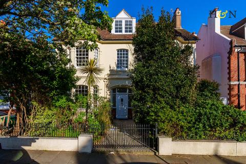 Sackville Gardens, Hove BN3 1 bed flat for sale