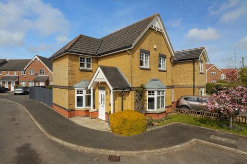 Waddington Drive, Hawkinge... 4 bed semi