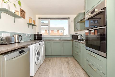 Marlborough Road, Deal CT14 3 bed terraced house for sale