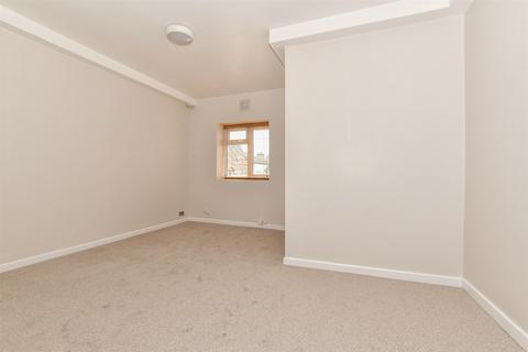 Dickens Court, Tonbridge TN12 2 bed ground floor flat for sale