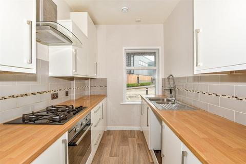 Dickens Court, Tonbridge TN12 2 bed ground floor flat for sale