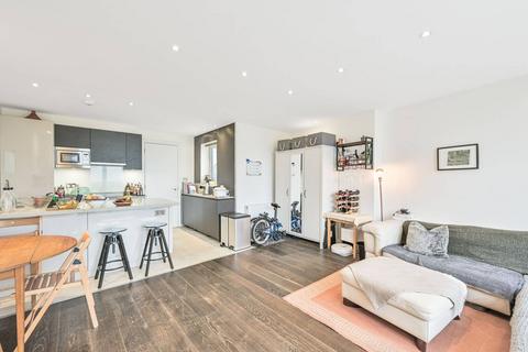 Finchley Road, Child's Hill, London, NW2 3 bed flat for sale